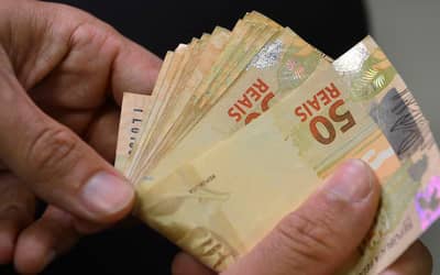 Segunda parcela do 13º salário deve ser paga até sexta-feira (19)
