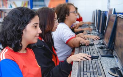 Internet chega a 4 mil escolas públicas de Pernambuco