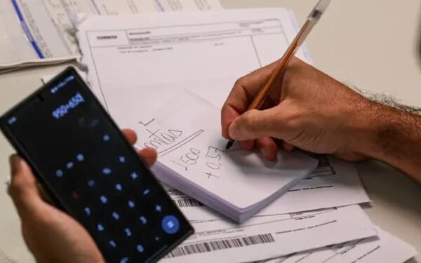 Inadimplência cresce e 42% repetem dívidas