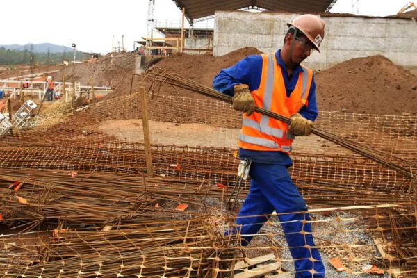 Indústria da construção: setor registra pior janeiro em 9 anos, aponta CNI