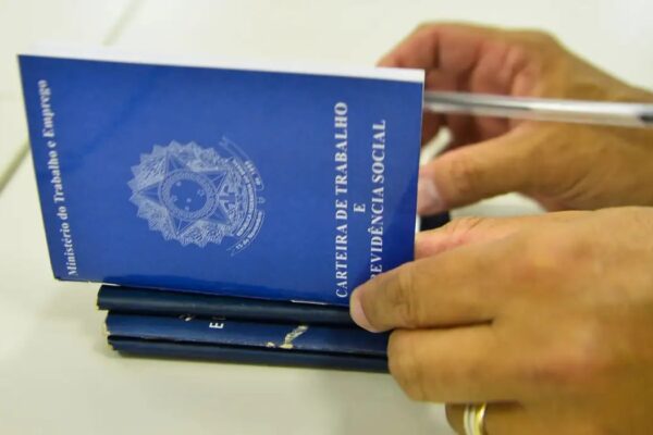 Mais da metade dos brasileiros vê dificuldade em conseguir emprego no Brasil, segundo FGV IBRE