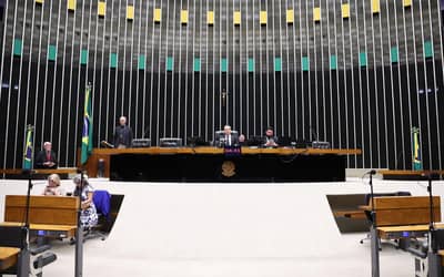 Em meio à análise da redução de jornada, Congresso terá semana esvaziada por feriado