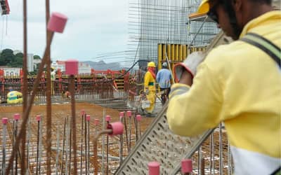 Industrialização pode acelerar obras e elevar produtividade da construção civil, aponta estudo da CNI