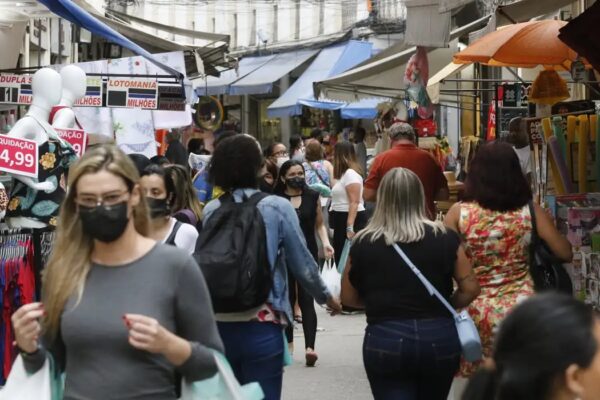 FGV: Confiança do consumidor recua pelo terceiro mês consecutivo em julho
