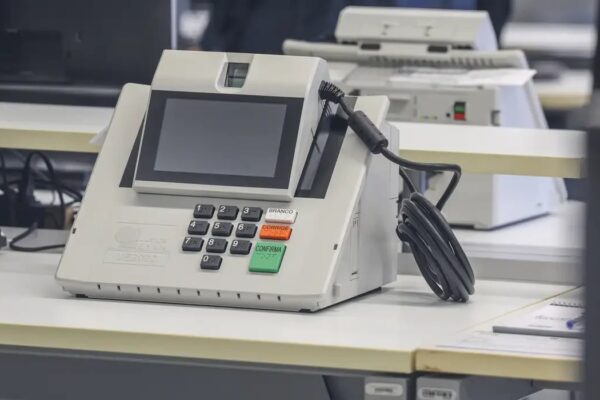 Eleições 2026: Justiça Eleitoral reformula plataforma para ajudar eleitor a identificar fake news